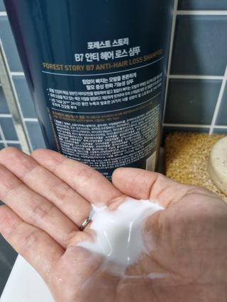 [포레스트스토리] 탈모증상완화 샴푸 1,000ml — 5점을 준 리뷰어가 2022년 6월 올린 사용 사진