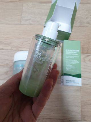 김정문알로에 큐어 큐어 알로에 리프레쉬 젤리 세럼, 큐어 알로에 하이드로 젤리 크림 — 4점을 준 리뷰어가 2021년 2월 올린 사용 사진