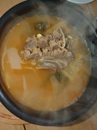 요리반상회 용문해장국 2팩 + 뚝배기 1개 — 5점을 준 리뷰어가 2021년 3월 올린 사용 사진