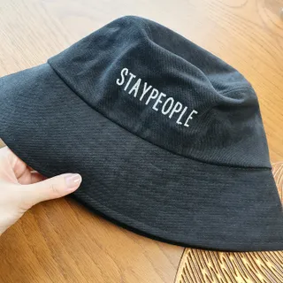[스테이피플] STAYPEOPLE BUCKET HAT (BLACK) — 5점을 준 리뷰어가 2022년 9월 올린 사용 사진