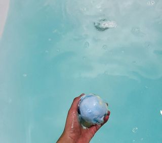 소담스퀘어 상암 Evreryday Bath Bomb Day7(에브리데이 배쓰밤 데이7) / 7종 중 2종 랜덤발송 — 5점을 준 리뷰어가 2022년 11월 올린 사용 사진