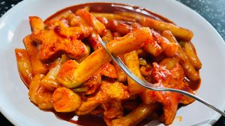 빨간키트 떡볶이 밀키트 2~3인분 매운맛 국물 떡볶이 만들기 쉬운 황금 레시피 분말 소스로 간편한 요리 — 5점을 준 리뷰어가 2021년 8월 올린 사용 사진