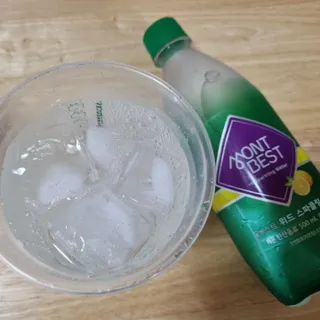 몽베스트 Montbest with Sparkling water Lemon OR Lime 20병(랜덤) — 5점을 준 리뷰어가 2022년 7월 올린 사용 사진