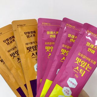 페페로니 맛있는 스틱 - 무항생제 닭고기 15개 + 알래스카 연어 15개 — 3점을 준 리뷰어가 2021년 8월 올린 사용 사진