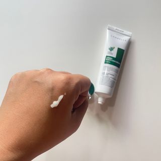 랑벨 랑바이오 블랙 시카 크림 50ml(블랙비 프로폴리스, 시카 4종, 판테놀 10 함유) — 5점을 준 리뷰어가 2022년 5월 올린 사용 사진