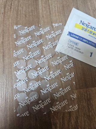 3M 넥스케어 블레미쉬 여드름패치 릴리프 111매(짜기 전 케어) +알코올스왑 증정 — 5점을 준 리뷰어가 2024년 5월 올린 사용 사진