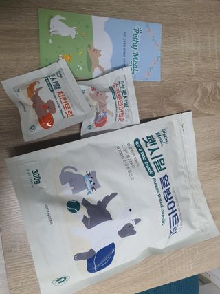 [펫시밀] 원물그대로 영양듬뿍 동결건조 왕북어트릿300g,왕치킨트릿400g,열빙어트릿300g 대용량 간식 — 5점을 준 리뷰어가 2023년 5월 올린 사용 사진