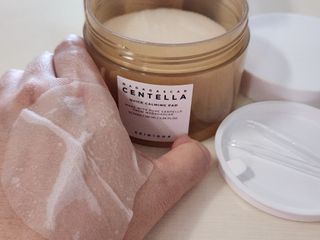 스킨1004 [SKIN1004] 마다가스카르 센텔라 퀵 카밍 패드 70매 130ml — 4점을 준 리뷰어가 2024년 9월 올린 사용 사진