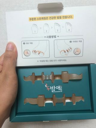 휜 발가락이 아프다면..발가락 스트레칭 보조용품 쿨핀 두발애(1set-2개입) — 4점을 준 리뷰어가 2022년 6월 올린 사용 사진