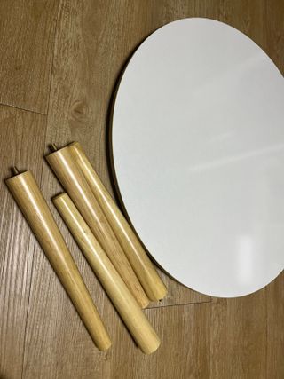 상상e상 아델라 LPM 원목다리 원형 테이블 — 3점을 준 리뷰어가 2021년 12월 올린 사용 사진