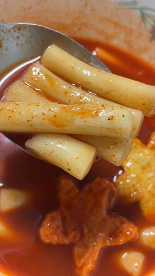 빨간키트 떡볶이 밀키트 2~3인분 매운맛 국물 떡볶이 만들기 쉬운 황금 레시피 분말 소스로 간편한 요리 — 4.5점을 준 리뷰어가 2021년 10월 올린 사용 사진
