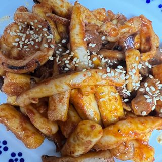 화끈한녀석들 새오똥400g 새우,오징어,똥집 볶음요리 소스,밀떡, 참기름 포함 — 5점을 준 리뷰어가 2022년 12월 올린 사용 사진