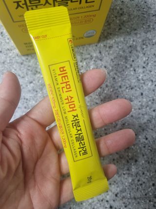 자연에온 경남제약 비타민 쉬머 저분자콜라겐 20g x 30포 — 5점을 준 리뷰어가 2021년 12월 올린 사용 사진