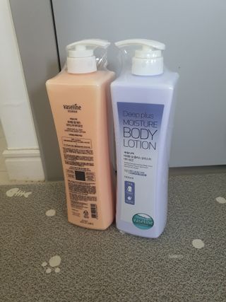 [과일나라] 바세린 모이스처 바디로션 1000ml 2종 — 5점을 준 리뷰어가 2021년 10월 올린 사용 사진