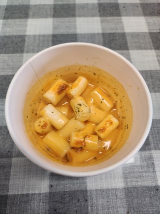 나우  [요리궁리] B타입 ( 매콤, 치즈, 매콤까르보 ) 꽃떡볶이 6개입 세트 — 5점을 준 리뷰어가 2025년 3월 올린 사용 사진