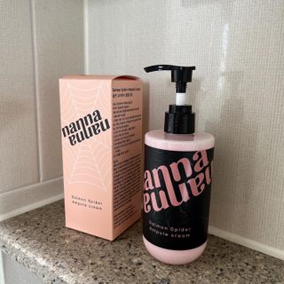 난나 살몬 스파이더 검버섯 미백 톤업 화이트닝 연어 앰플 크림 300ml 대용량 — 5점을 준 리뷰어가 2022년 8월 올린 사용 사진