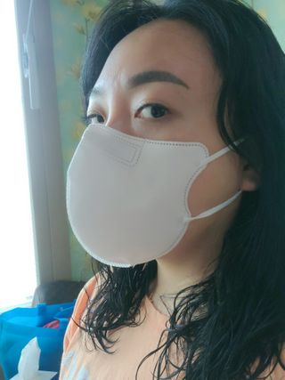 [이지아 마스크] 애니가드 더솔루션마스크, 블랙N화이트 KF94 대형 — 4점을 준 리뷰어가 2021년 3월 올린 사용 사진