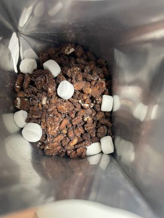 스낵스 와그작후루룩 3종_카카오2봉+아몬드2봉+딸기2봉 (총 6봉) — 5점을 준 리뷰어가 2024년 3월 올린 사용 사진