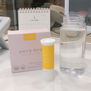 [슬림드랍 레몬맛] 건기식 다이어트 보조제 겸 비타민 — 3.5점을 준 리뷰어가 2022년 1월 올린 사용 사진