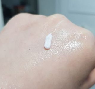 리더스코스메틱 리더스 카밍 바이오틱스 선 에센스 SPF 50+ PA++++ — 5점을 준 리뷰어가 2022년 5월 올린 사용 사진
