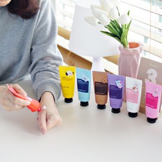 쿤달 BT21 시어버터 앤 마카다미아 퓨어 핸드크림 50ml 7구 기프트 세트 — 5점을 준 리뷰어가 2021년 3월 올린 사용 사진