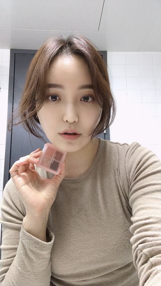 [블랙루즈] 크리스탈 하트 락 섀도우 4종 중 택1 — 5점을 준 리뷰어가 2021년 1월 올린 사용 사진