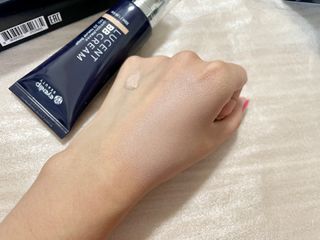 아이앤립 / EYENLIP 아이앤립 루센트 비비크림 2 Color — 5점을 준 리뷰어가 2021년 7월 올린 사용 사진
