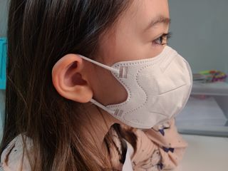 [심폐소생소] 오늘의마스크 KF94 소형 초등학생 어린이 마스크 — 5점을 준 리뷰어가 2021년 12월 올린 사용 사진
