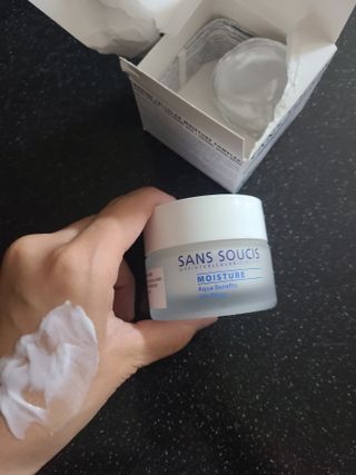 산수시 아쿠아 베네핏 24h 수부지 물광 속건조 수분크림 50ml — 5점을 준 리뷰어가 2021년 6월 올린 사용 사진
