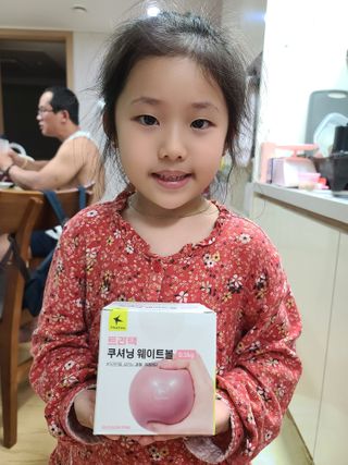 트라택 쿠셔닝 웨이트볼 0.5kg + 1kg SET — 5점을 준 리뷰어가 2022년 5월 올린 사용 사진