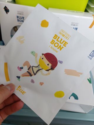 [블루 본 아이노우] 유아용 컬러마스크 40 PCS SET 2중 택 1 — 5점을 준 리뷰어가 2021년 5월 올린 사용 사진