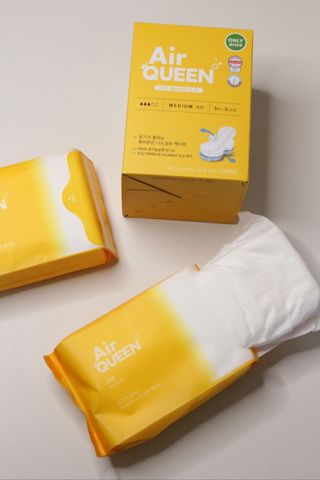 에어퀸 뉴브레스 유기농 생리대 4종 (팬티라이너 20P + 중형 10P + 대형 10P + 오버나이트 8P)_체험단 2차 — 4.5점을 준 리뷰어가 2024년 11월 올린 사용 사진