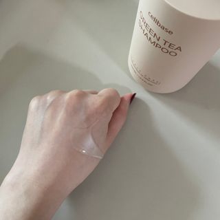 프리마인 더이상 뻣뻣하고 효과없는 탈모샴푸는 NO. 근본부터 케어하는 셀베이스 그린티샴푸(500ml) — 5점을 준 리뷰어가 2023년 4월 올린 사용 사진