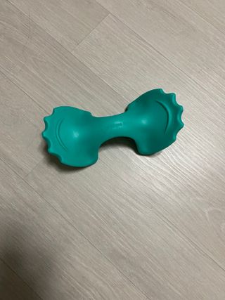 힐니스북 [힐마이넥]   거북목 통증완화를 위한 휴대용 목 안마기 — 5점을 준 리뷰어가 2022년 12월 올린 사용 사진