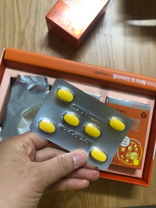 서울약사신협_내몸애발란스멀티비타민앤미네랄파워업_800mg x 90정 — 5점을 준 리뷰어가 2021년 5월 올린 사용 사진