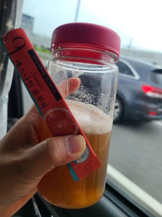 리넥무역 에스나인 콤부차 건강발효 콤부함량59 자몽 5gx10포 — 2.5점을 준 리뷰어가 2021년 8월 올린 사용 사진
