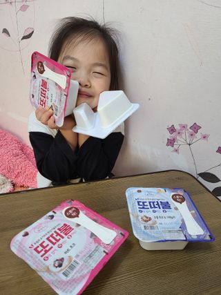 남양유업 또깍 접어 떠먹는 불가리스 2종 — 5점을 준 리뷰어가 2021년 1월 올린 사용 사진