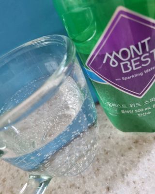 몽베스트 Montbest with Sparkling water Plain 20병 — 5점을 준 리뷰어가 2021년 10월 올린 사용 사진