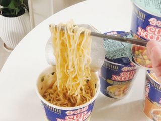 NISSIN 닛신 컵누들  4종 - 씨푸드오리지날, 씨푸드 스파이시, 씨푸드 커리, 씨푸드 XO소스 — 5점을 준 리뷰어가 2022년 4월 올린 사용 사진
