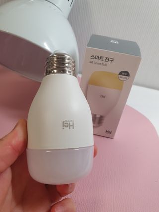 헤이홈 LED전구 화이트 스마트 전구 wifi 연결 스마트폰 연동 음성제어 원격제어 — 5점을 준 리뷰어가 2021년 5월 올린 사용 사진