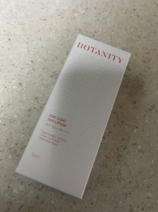 보타니티 촉촉수분자차 아쿠아핏 선 에센스 50ml + 보송톤업자차 징크 선 로션 50ml SPF50+ PA++++ (4/25) — 5점을 준 리뷰어가 2022년 4월 올린 사용 사진