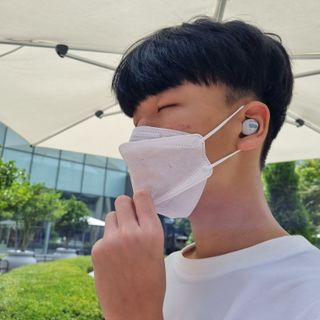 케이파이 항균 마스크 [케이파이] 항균 마스크 60매입 (개별 포장) 숨쉬기 편하여, 야외에서 운동할 때 사용이 편합니다. — 5점을 준 리뷰어가 2022년 7월 올린 사용 사진
