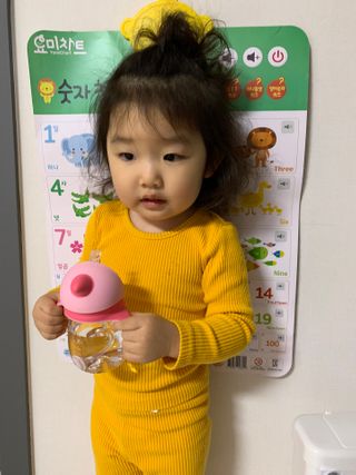유비맘 트라이탄 코니빨대컵_컬러 랜덤 발송 — 5점을 준 리뷰어가 2021년 1월 올린 사용 사진