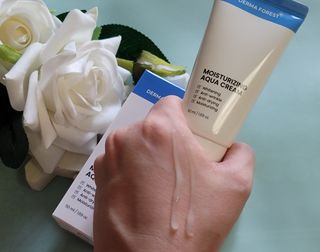 더마포레스트 모이스처라이징 아쿠아크림 / 수분크림 히알루론산 펩타이드 보습 미백 주름개선 — 4점을 준 리뷰어가 2021년 6월 올린 사용 사진