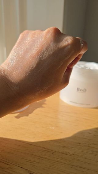 비엔디 2NOW[한글]]BnD 바디 미백 겨드랑이 크림 — 5점을 준 리뷰어가 2024년 11월 올린 사용 사진