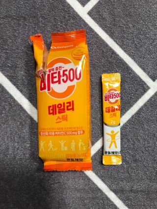 광동생활건강 [광동] 제니비타민C 비타500데일리스틱 180포+제니등신대+제니스티커 — 5점을 준 리뷰어가 2021년 12월 올린 사용 사진