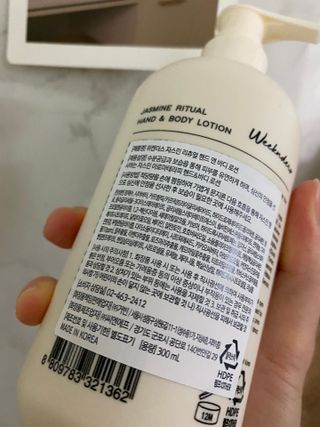 [위켄더스] 끈적임 없이 수분감을 채워주는 핸드& 바디로션 1종 랜덤발송 — 5점을 준 리뷰어가 2022년 5월 올린 사용 사진