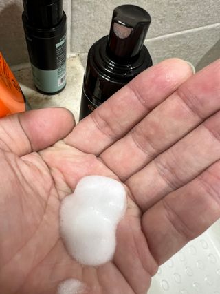 코스모먼트 부스티모 부스팅샴푸60ml + 비듬세정 진정샴푸50ml — 4점을 준 리뷰어가 2021년 11월 올린 사용 사진