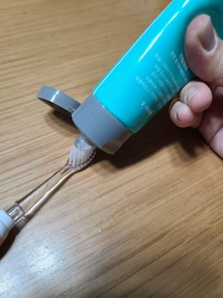 치과에서 쓰는 치약 _ 라벨제로 저불소 꼬마, 키즈, 유아, 베이비, 주니어 안전한 어린이치약 — 5점을 준 리뷰어가 2022년 10월 올린 사용 사진