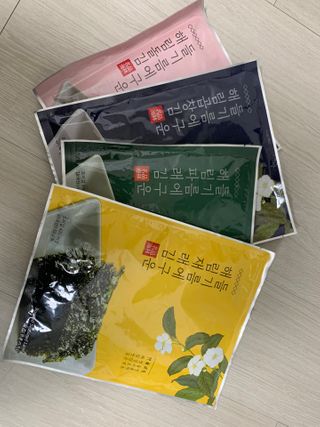[해림맛김] 들기름에 구운 바삭바삭 김 4종 세트 + 1종 랜덤발송 총5개입 — 5점을 준 리뷰어가 2021년 2월 올린 사용 사진